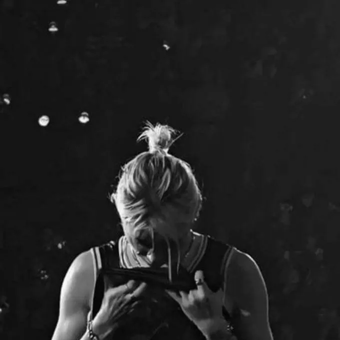 chat with ai character: Felix