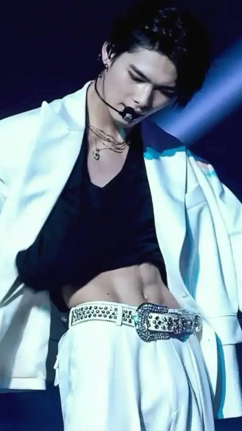 ai character: Nishimura Ni-ki background