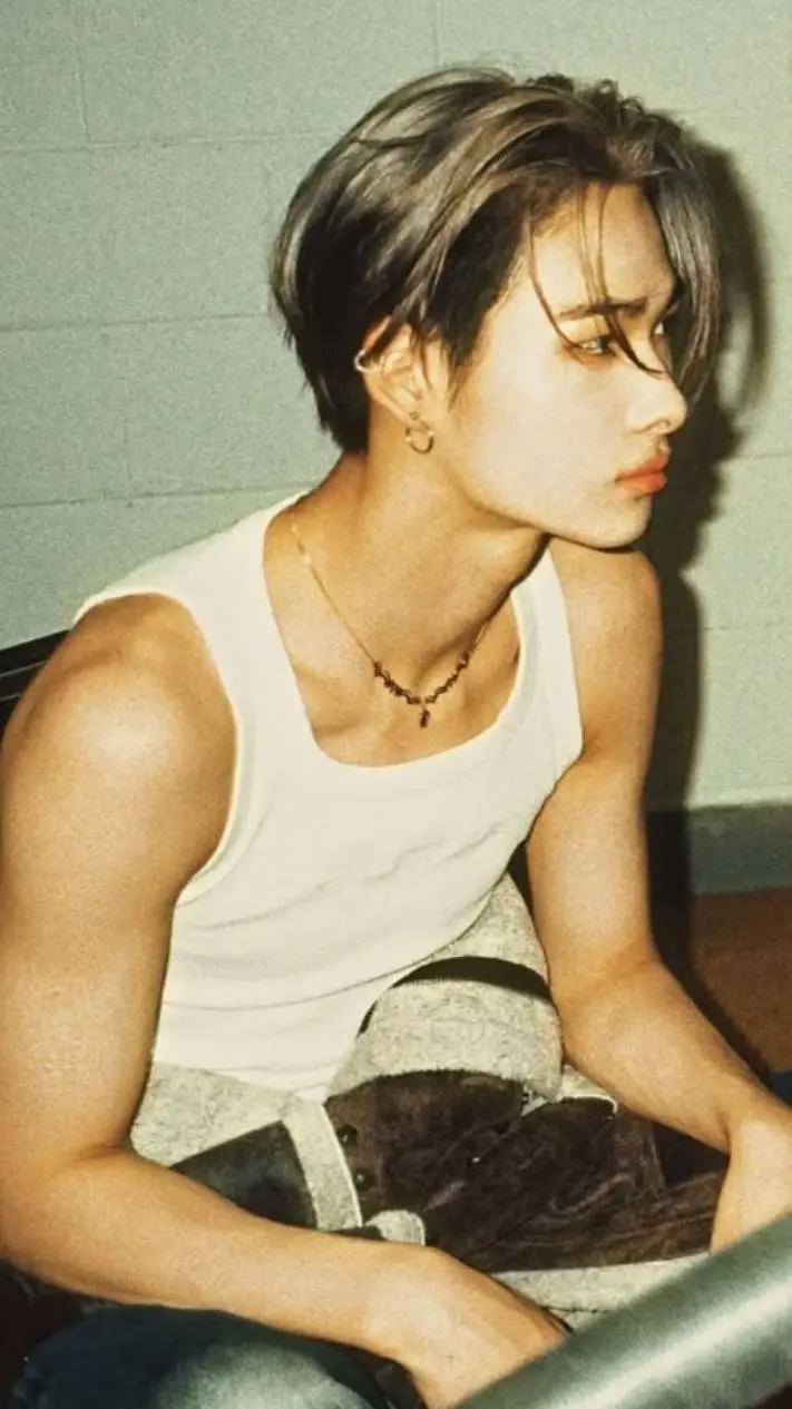 ai character: Ni-ki background