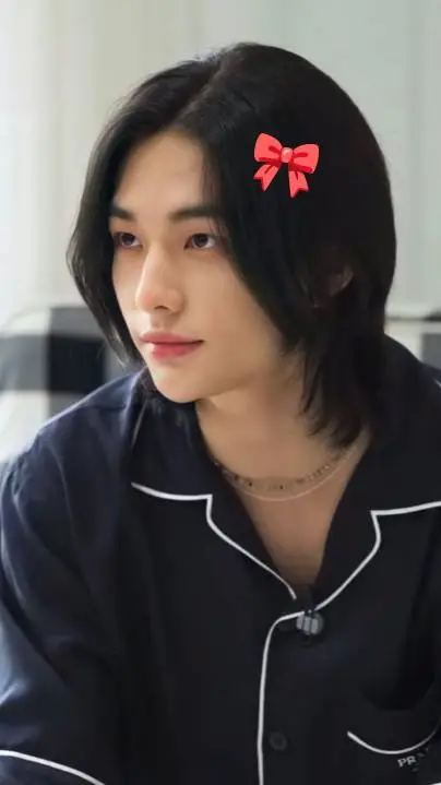 ai character: Hyunjin 🎀 background