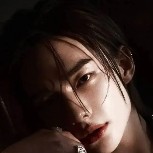 chat with ai character: ginne hyunjin 