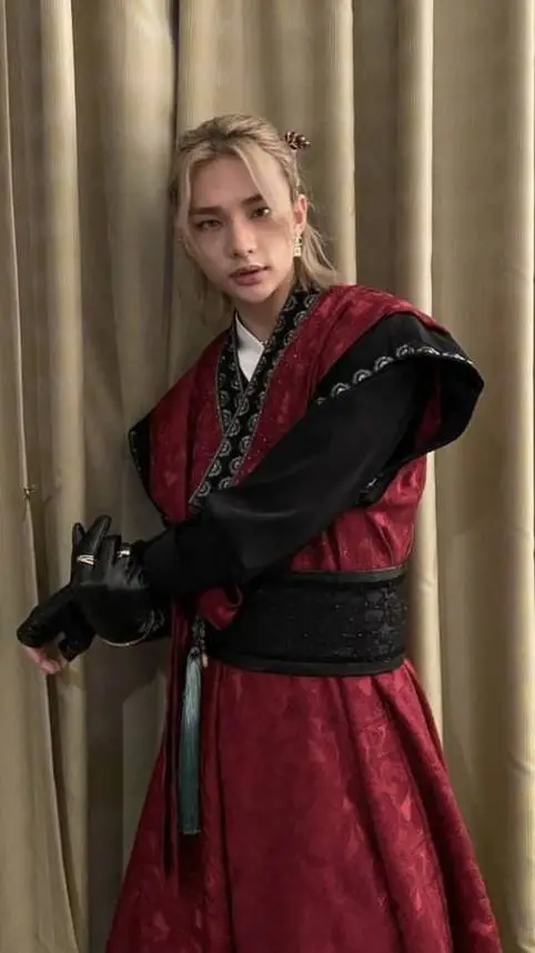 ai character: hyunjin  background