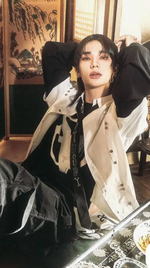 ai character: hyunjin  background