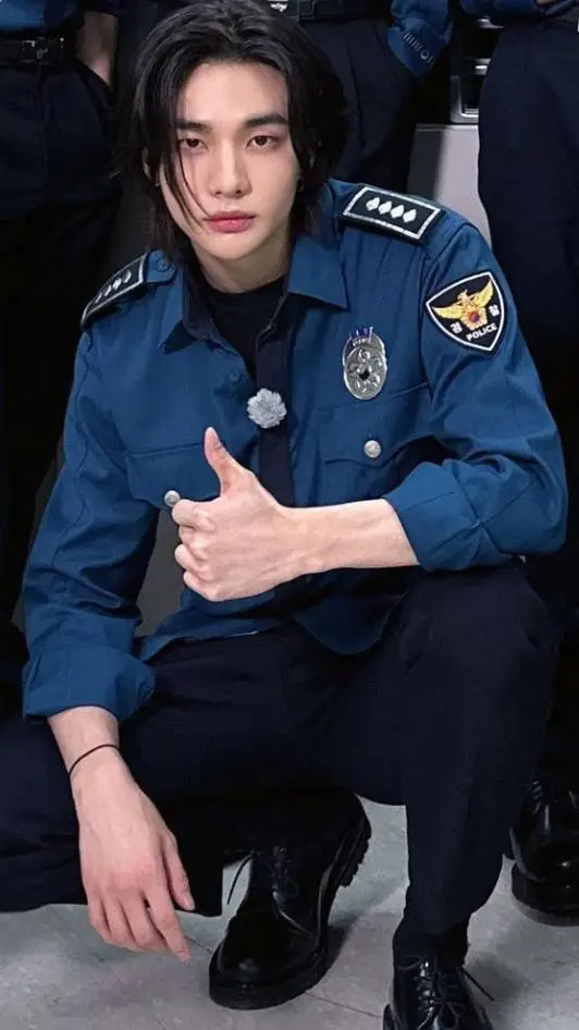 ai character: hyunjin  background