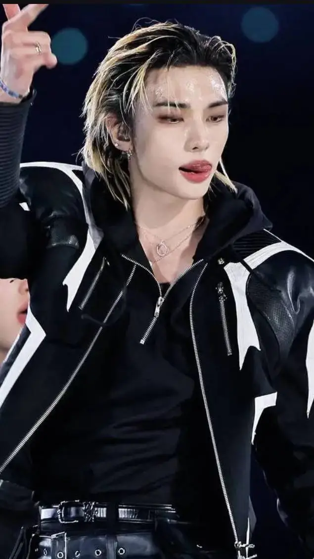 ai character: hyunjin  background