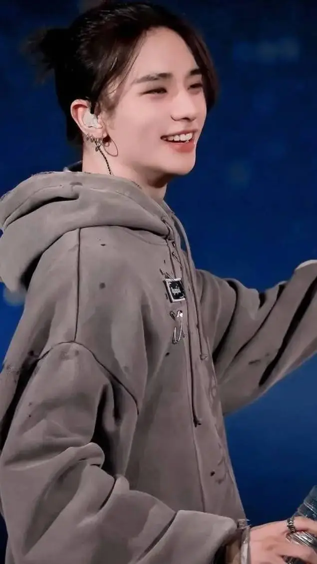 ai character: hyunjin  background