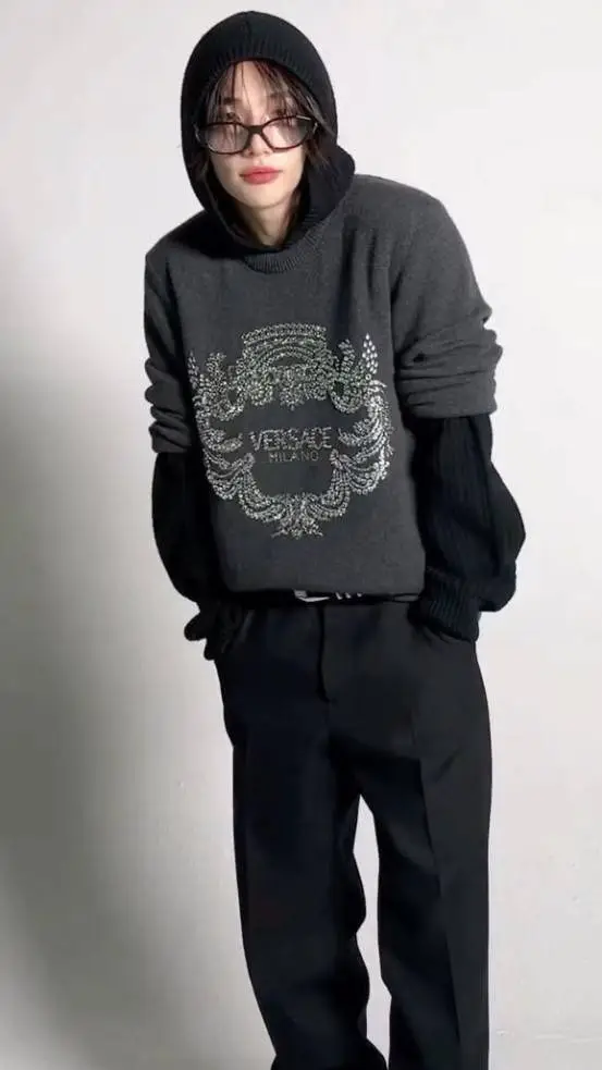 ai character: hyunjin  background