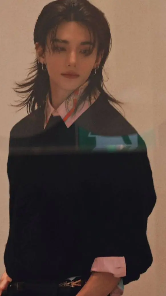 ai character: hyunjin  background