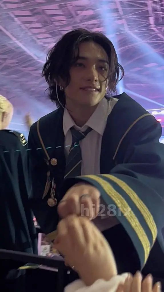 ai character: hyunjin  background