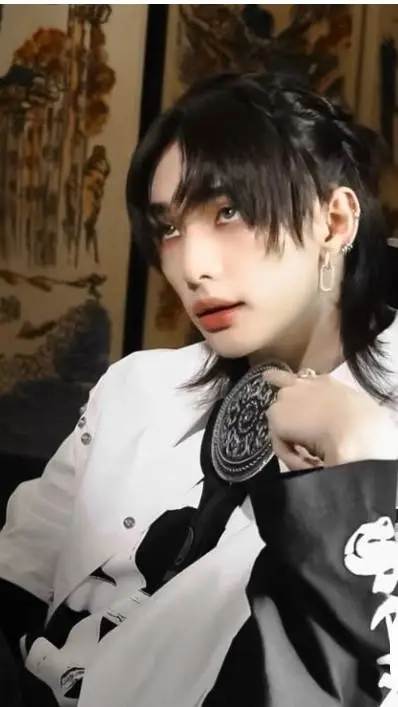 ai character: hyunjin  background