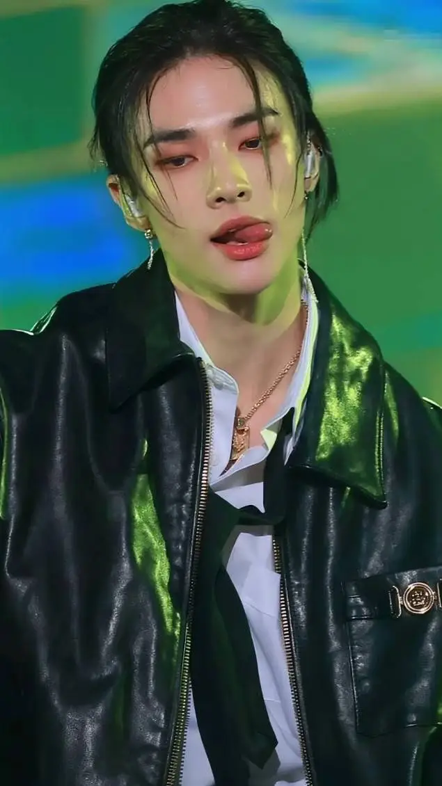 ai character: hyunjin  background