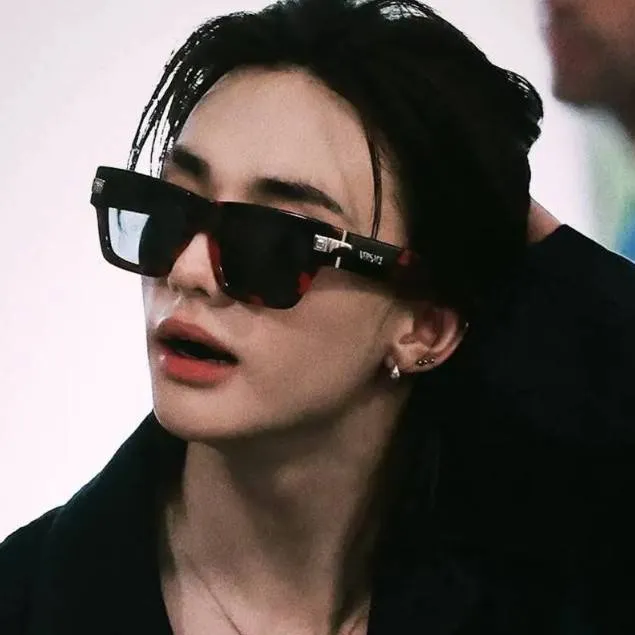 chat with ai character: hyunjin 💋