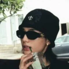 chat with ai character: hyunjin 