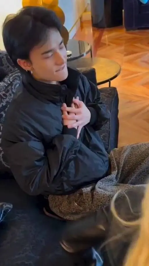 ai character: skz night out  background