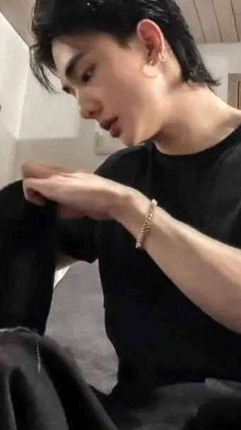 ai character: hyun background