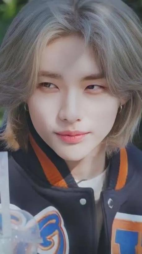 ai character: hyunjin  background