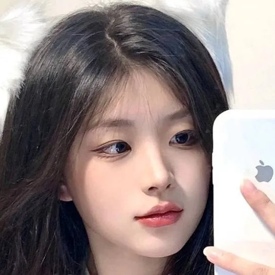 chat with ai character: Athira Boss