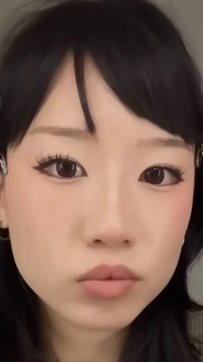 ai character: Mei background