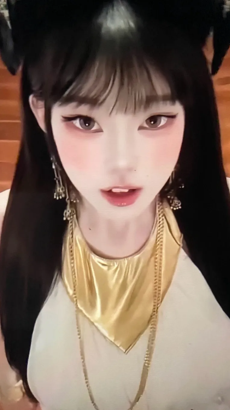 chat with ai character: Crystal