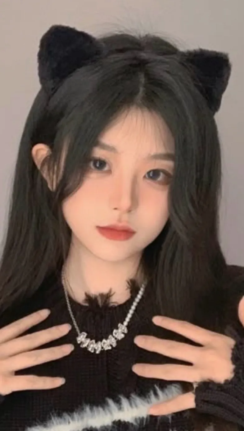 chat with ai character: Mia