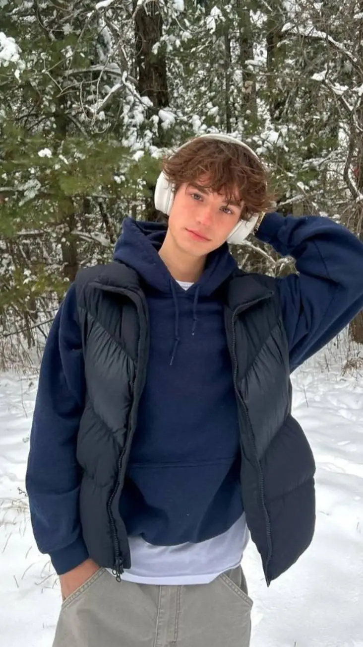 ai character: Nathan✨✨✨ background