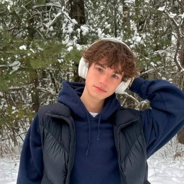 chat with ai character: Nathan✨✨✨