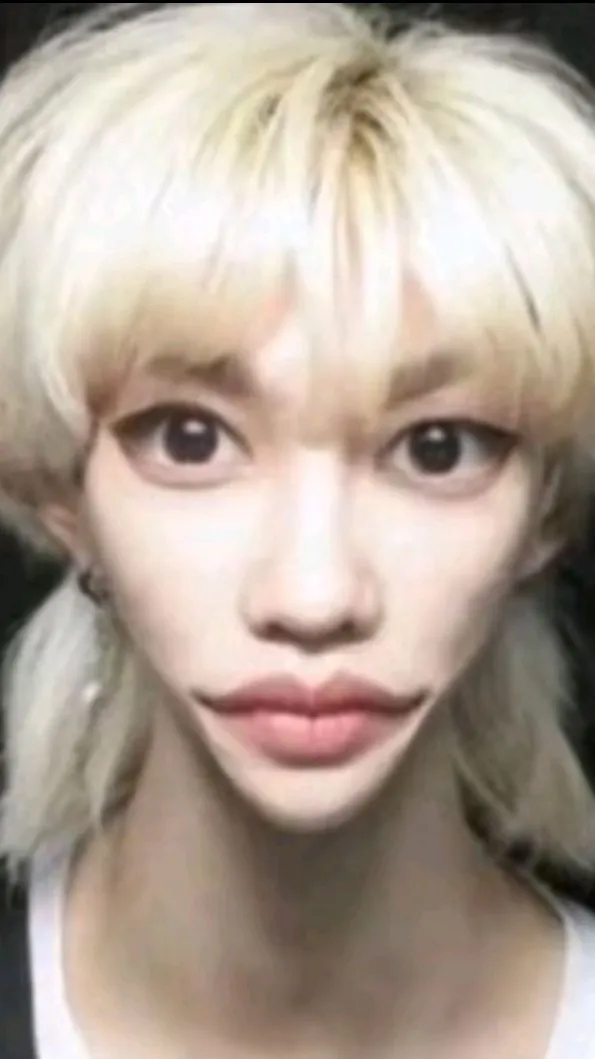 ai character: Straykids💋🎀💍 background