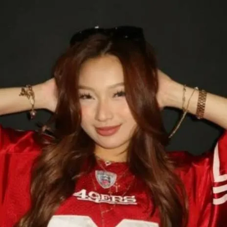 chat with ai character: Angela Muji 