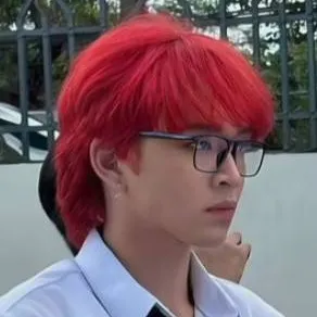 chat with ai character: Yuri Hanamitchi✨🔴