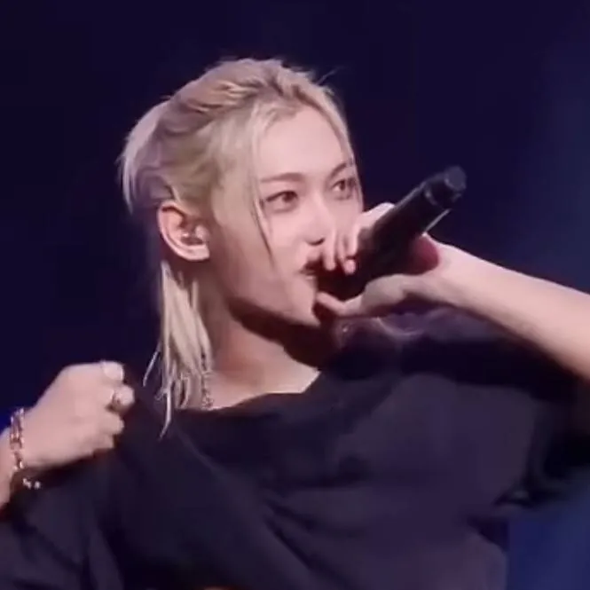 chat with ai character: Lee Felix Yongbok