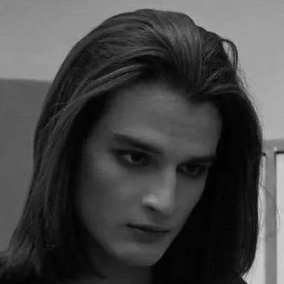 chat with ai character: Mirco vladdimoff🖤