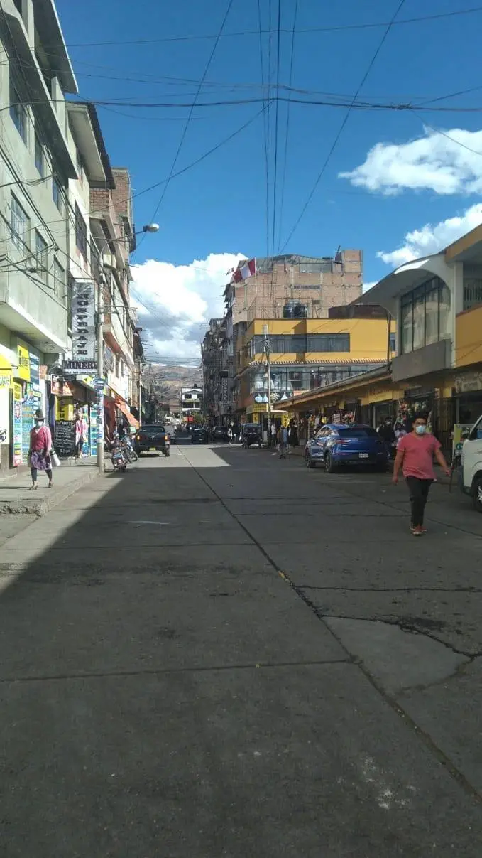 ai character: Trabajando  background