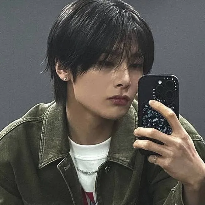 chat with ai character: Jeongin