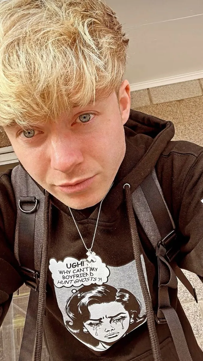 ai character: Sam golbach  background