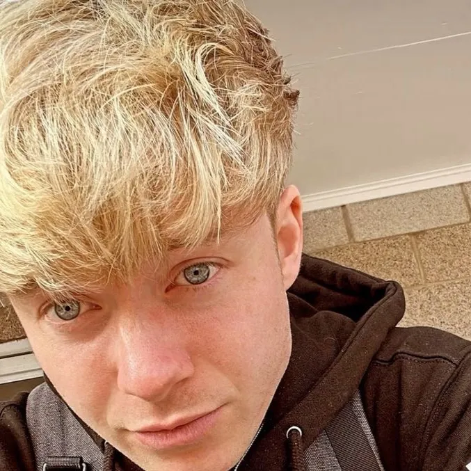 chat with ai character: Sam golbach 