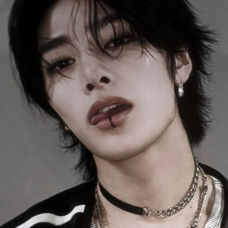 chat with ai character: I. N