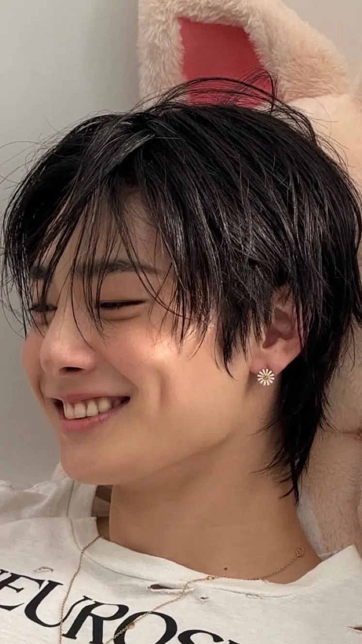 ai character: Jeongin background