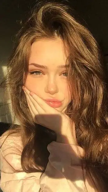 ai character: Alejandra  background