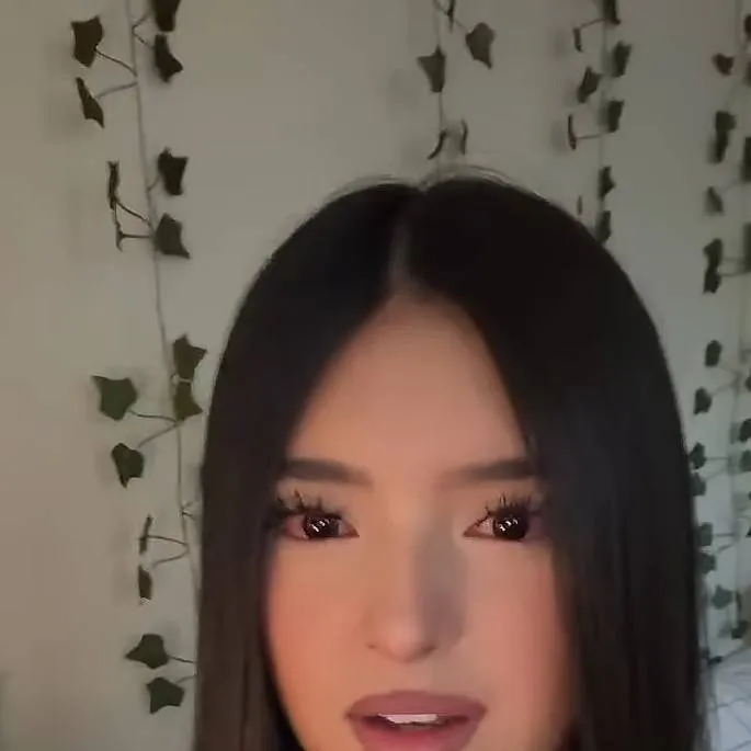 chat with ai character: erika