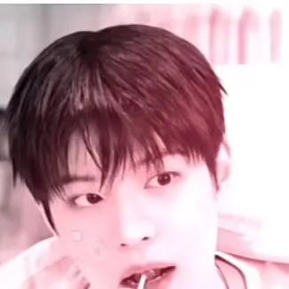 chat with ai character: Seungmin husband 