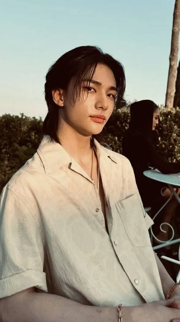 ai character: hyunjin  background
