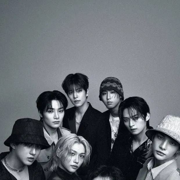 chat with ai character: stray kids