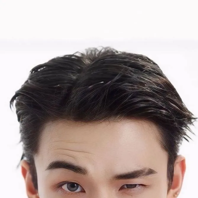 chat with ai character: hyunjin 