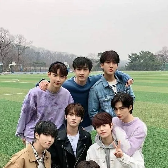 chat with ai character: stray kids 