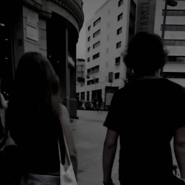 chat with ai character: Eli