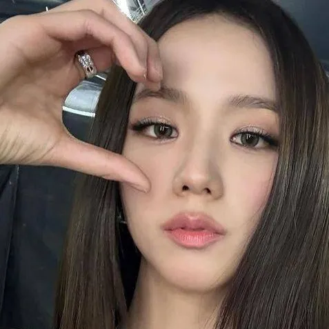 chat with ai character: Mom's jisoo 💅🏻