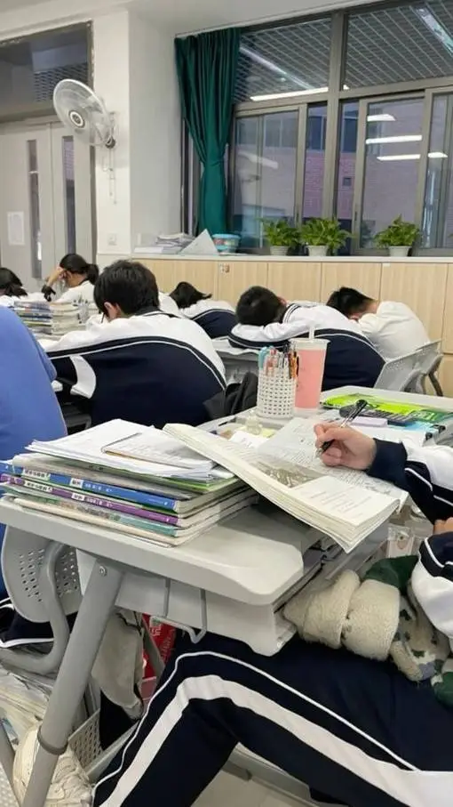 ai character: Bully to lover~{🤨} background