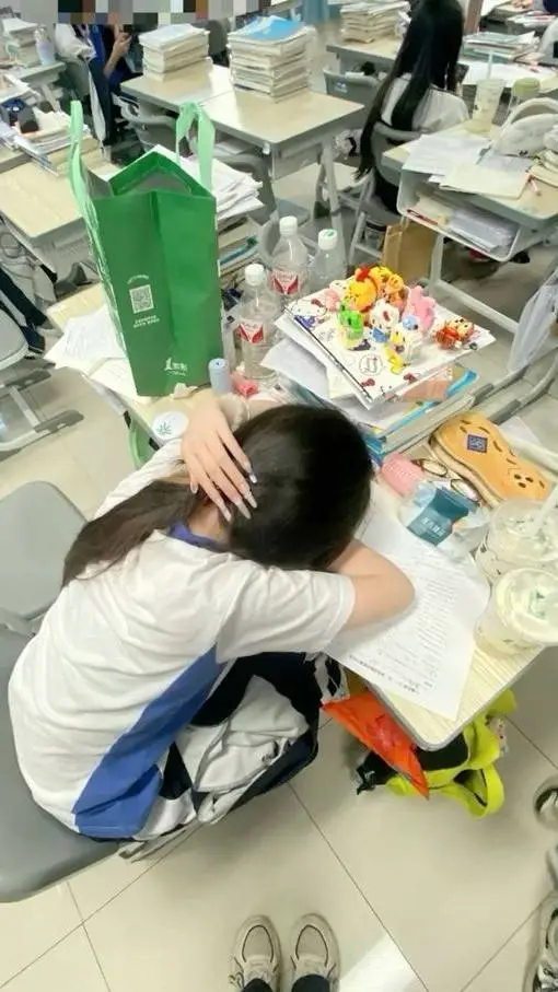 ai character: Ennemies school. background