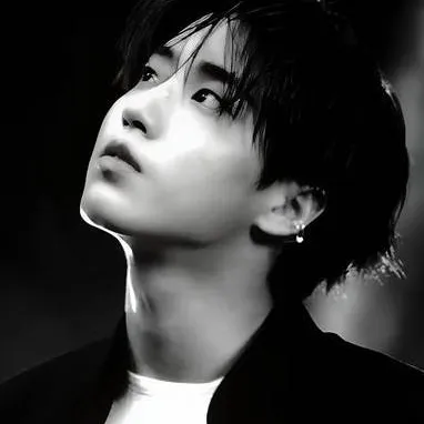 chat with ai character: Han~