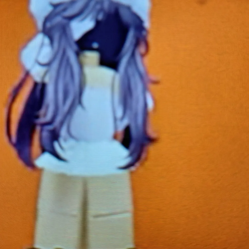 chat with ai character: alyah